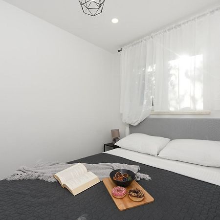 L&R Luxury Apartment- Free Parking 扎达尔 外观 照片