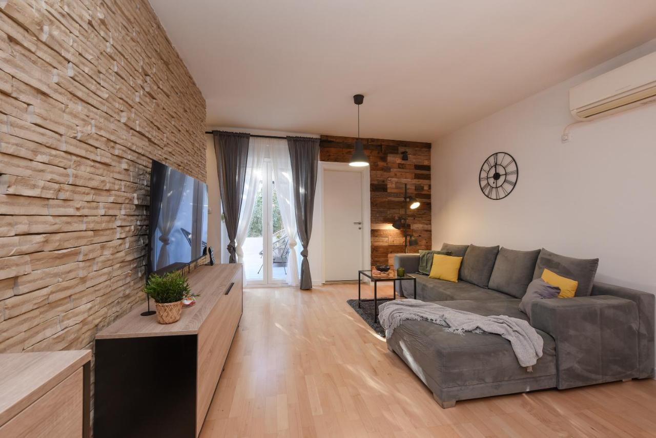L&R Luxury Apartment- Free Parking 扎达尔 外观 照片