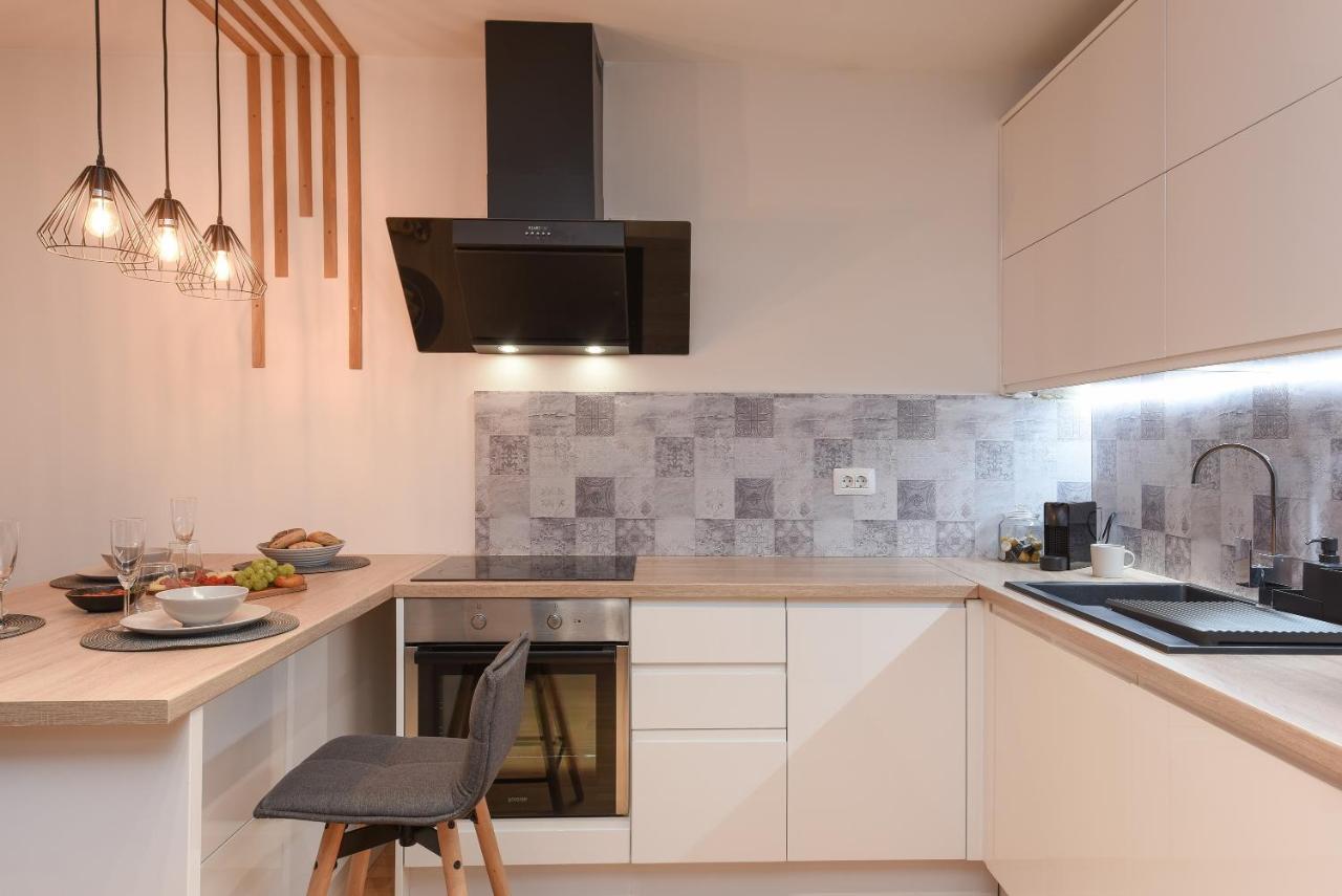 L&R Luxury Apartment- Free Parking 扎达尔 外观 照片