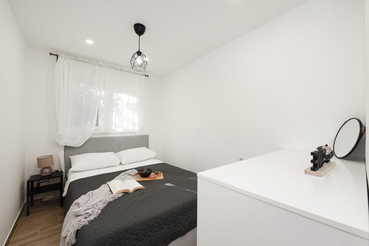 L&R Luxury Apartment- Free Parking 扎达尔 外观 照片