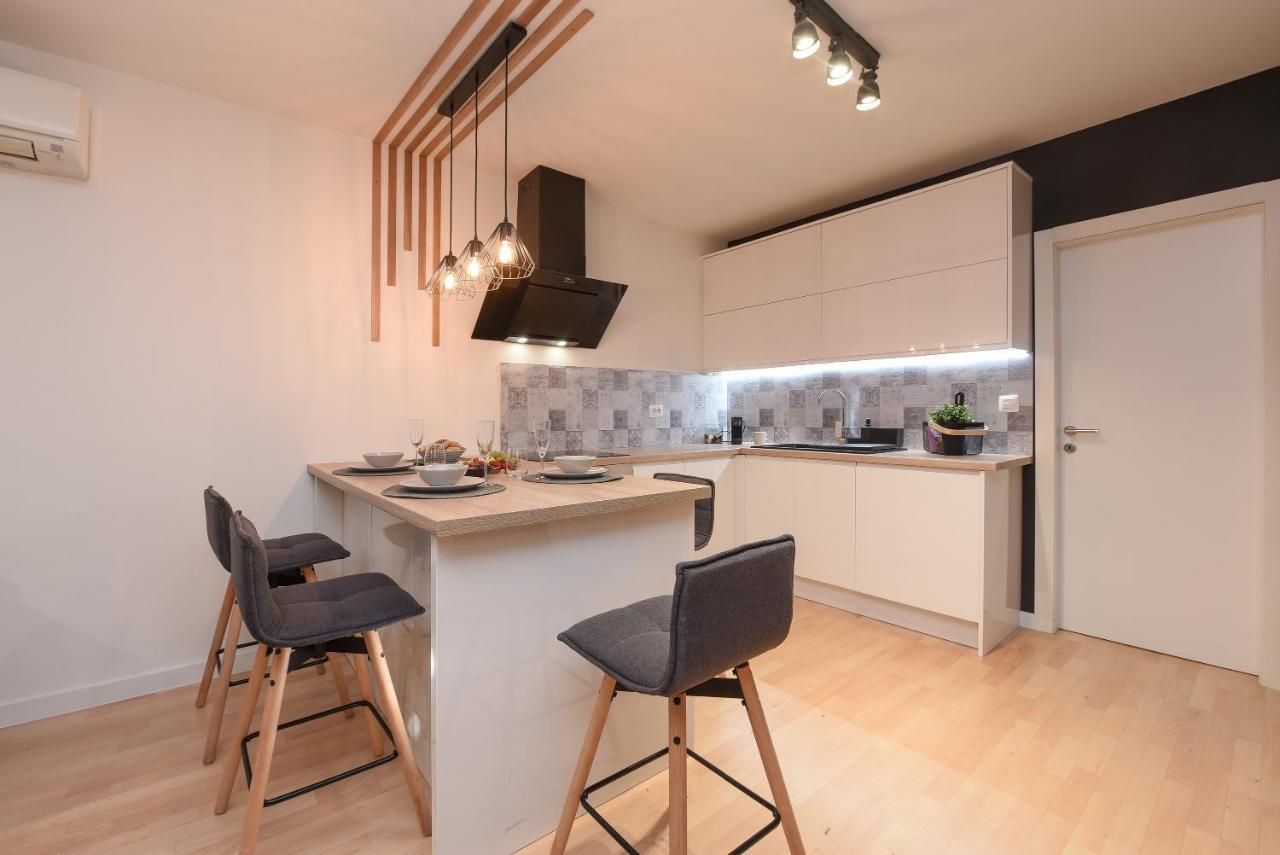 L&R Luxury Apartment- Free Parking 扎达尔 外观 照片