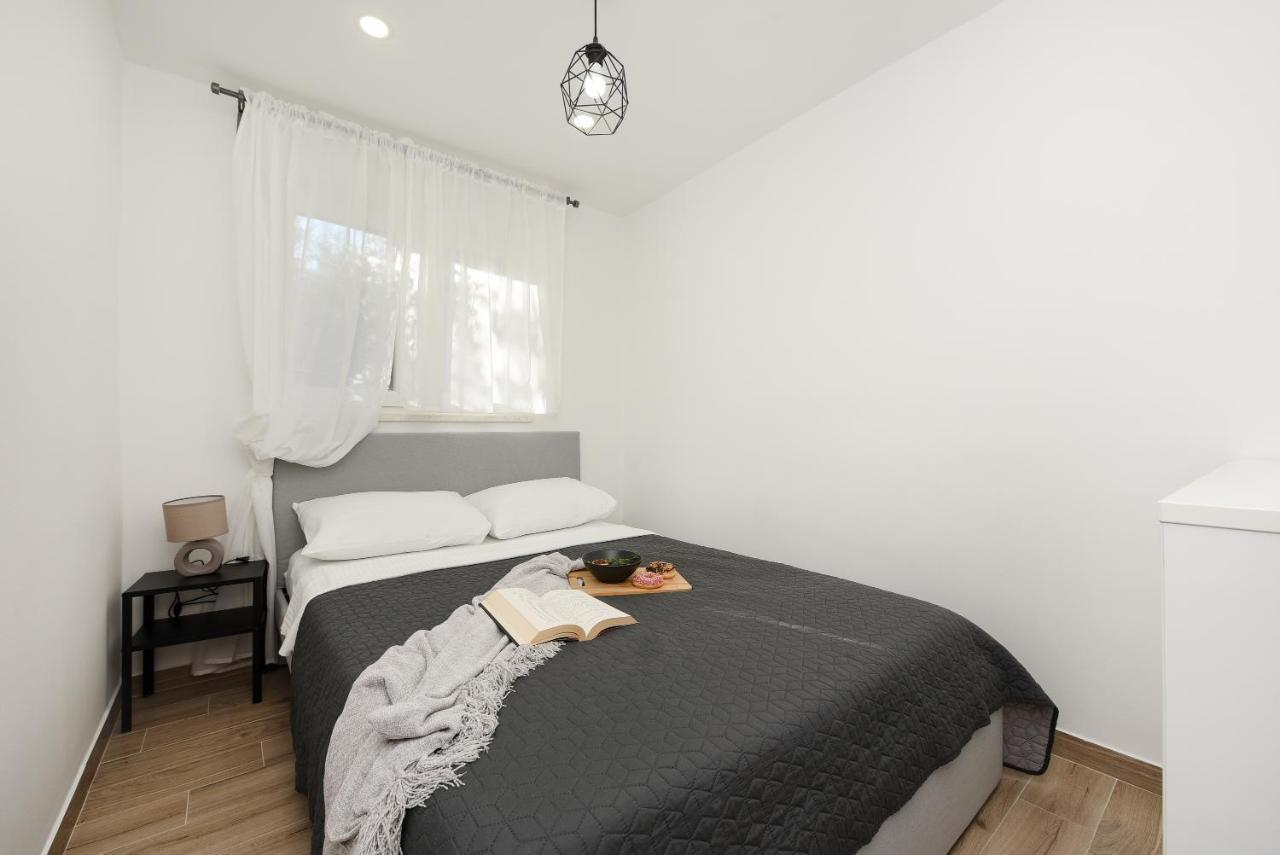 L&R Luxury Apartment- Free Parking 扎达尔 外观 照片