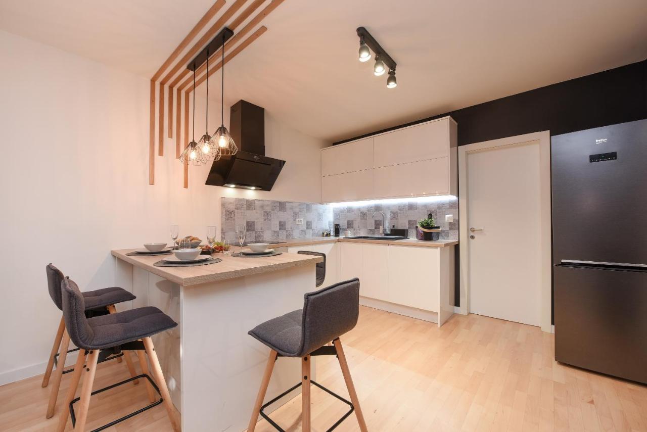 L&R Luxury Apartment- Free Parking 扎达尔 外观 照片