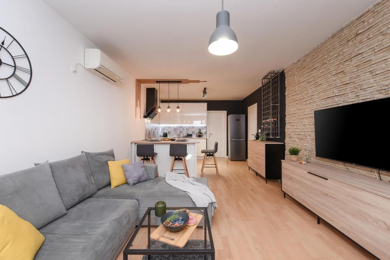 L&R Luxury Apartment- Free Parking 扎达尔 外观 照片