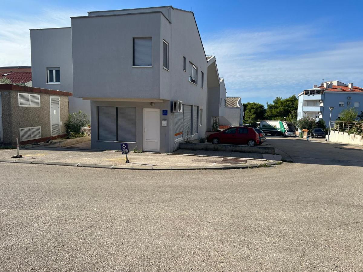 L&R Luxury Apartment- Free Parking 扎达尔 外观 照片